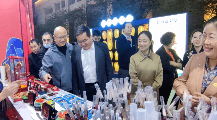 領導巡展.png